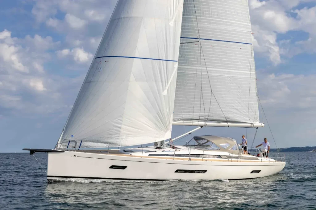 iy-1698-bellissima-esterni-01-italia-yachts