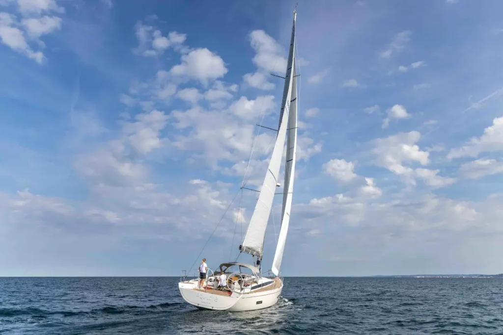 iy-1698-bellissima-esterni-02-italia-yachts