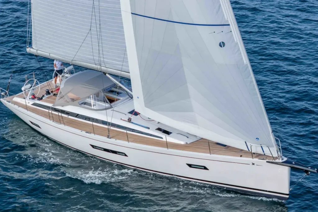 iy-1698-bellissima-esterni-04-italia-yachts