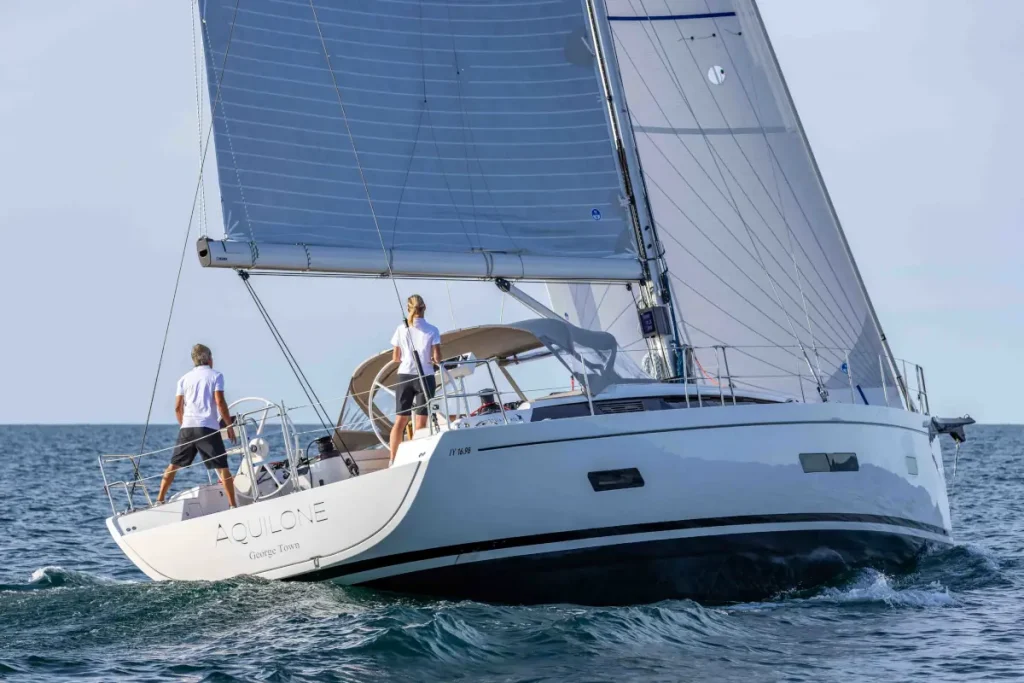 iy-1698-bellissima-esterni-05-italia-yachts