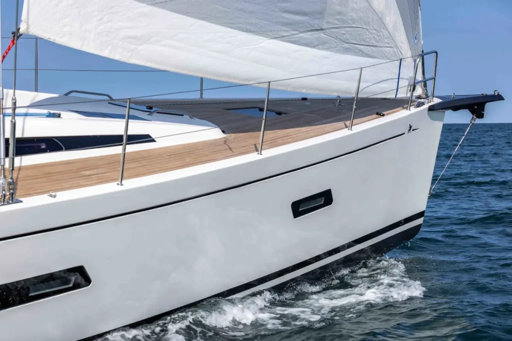 iy-1698-bellissima-esterni-08-italia-yachts