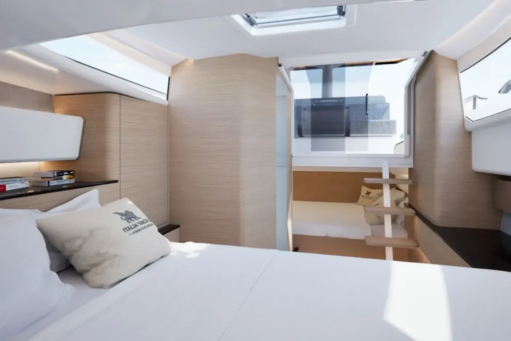 iy37-carosello-04-italia-yachts