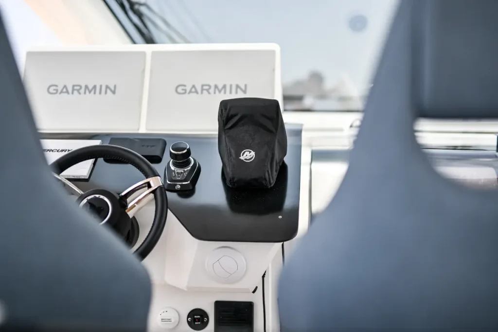 iy-43-veloce-fuoribordo-esterni-03-italia-yachts