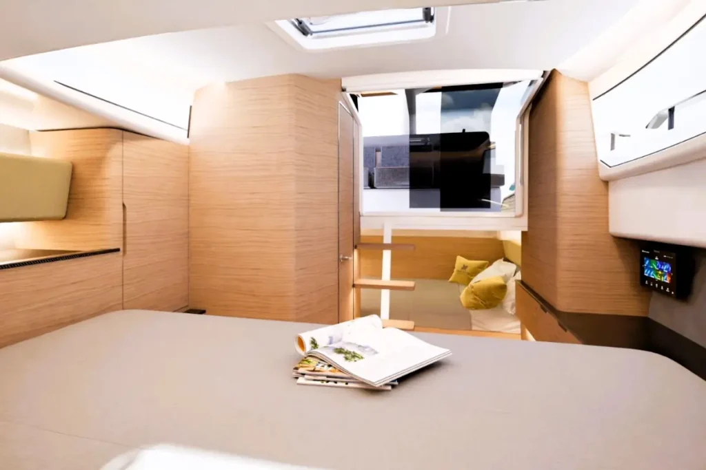 iy37-carosello-04n-italia-yachts