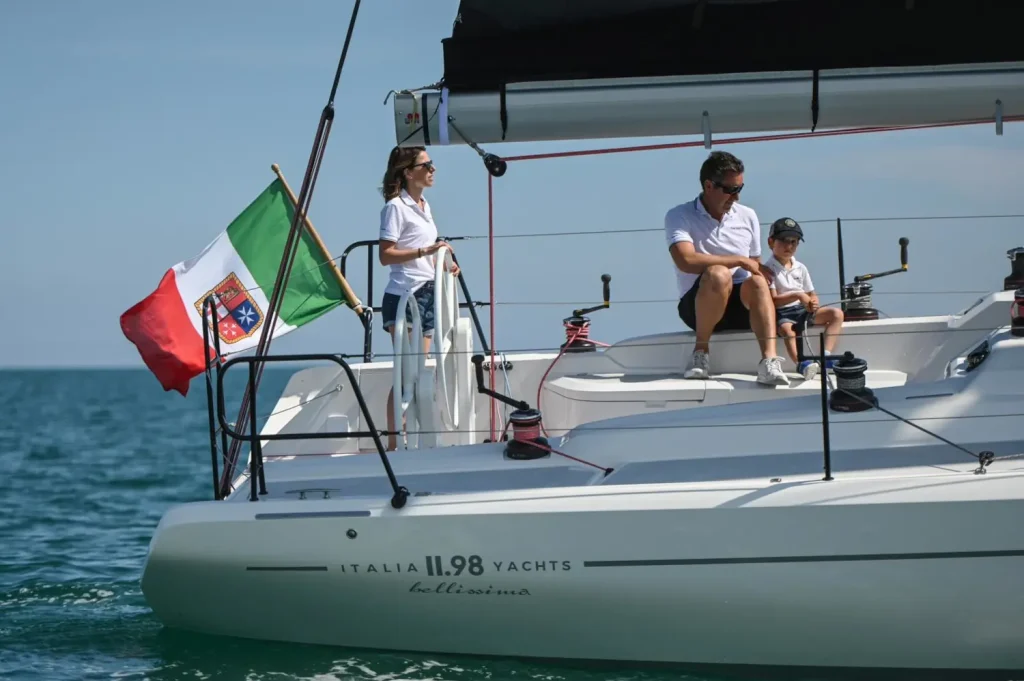 iy-11-98-bellissima-esterni-01-lifestyle-italia-yachts