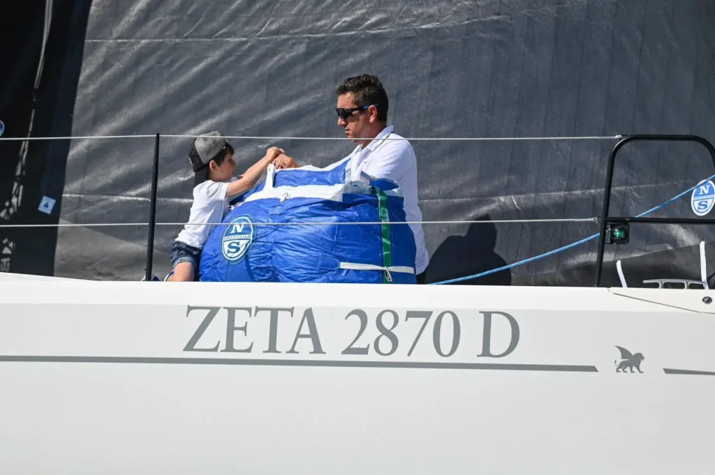 iy-11-98-bellissima-esterni-03-lifestyle-italia-yachts