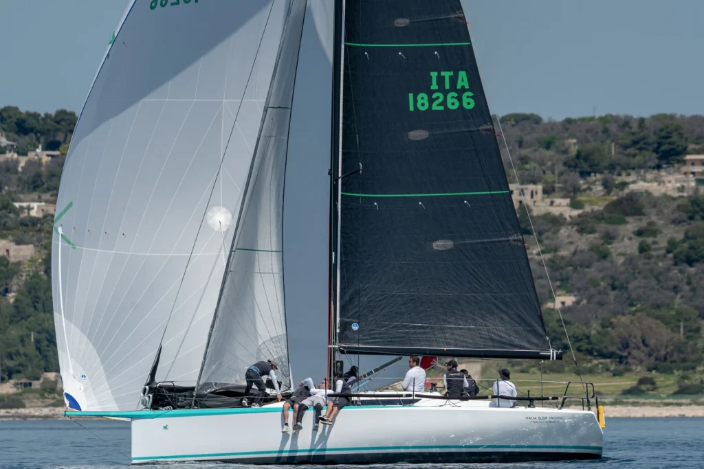 iy-9-98-nextgen-mare-gallery-05-italia-yachts-international