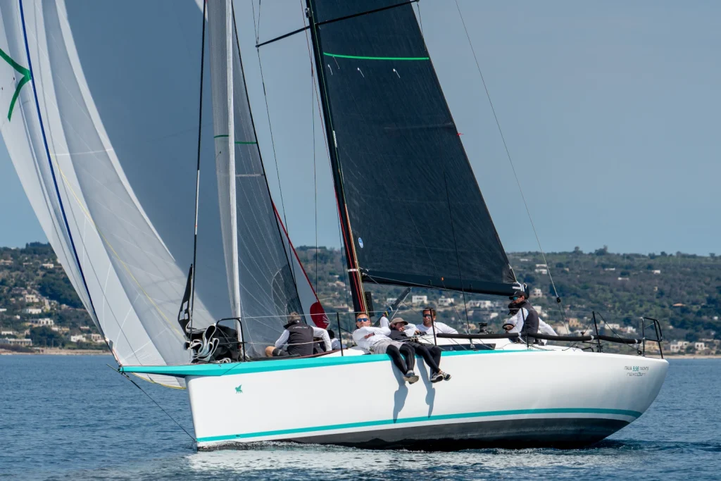 iy-9-98-nextgen-mare-gallery-06-italia-yachts-international